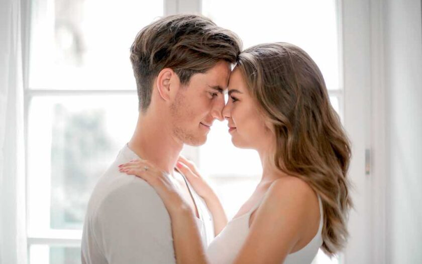 8 semne care arată că este îndrăgostit nebunește de tine...